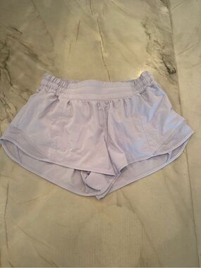Lululemon Hotty Hot Low-Rise Lined Short 2.5”